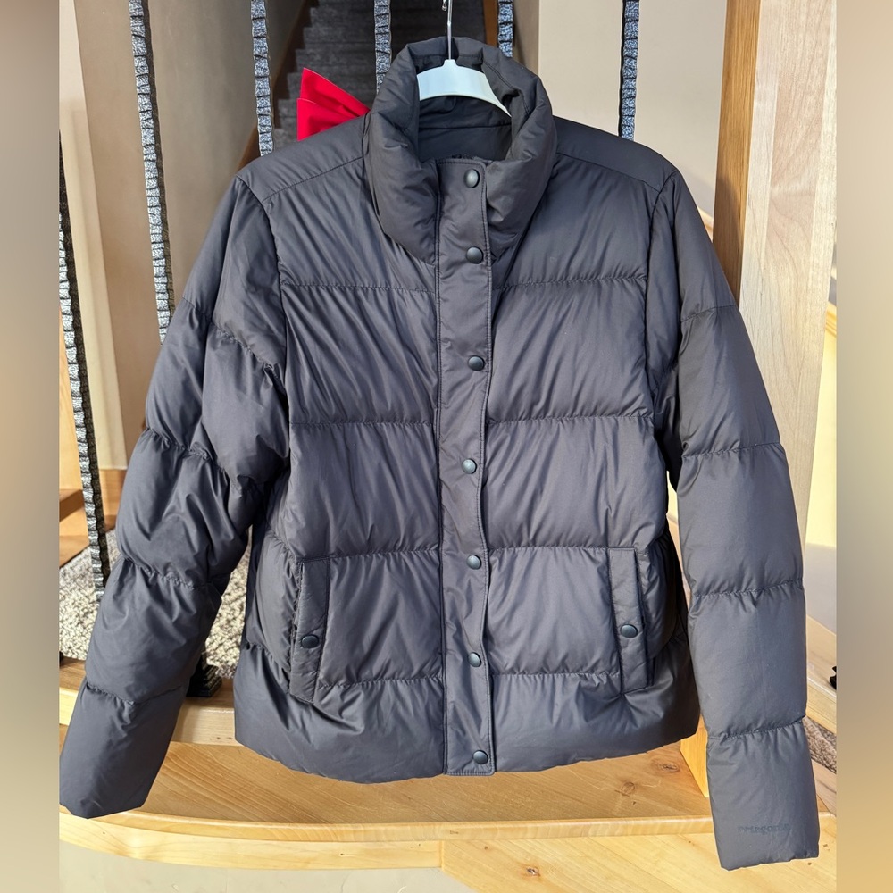 Women’s Patagonia Silent Down Jacket

Size: Medium
Color: Black